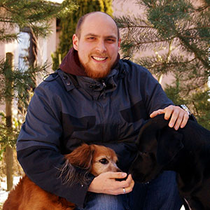 Johannes Donath mit den Hunden Babsi und Merlin